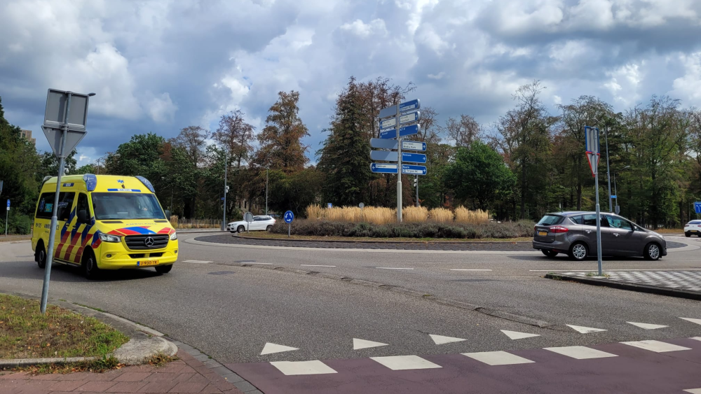 Hilversum start proef om verkeersveiligheid bij rotonde Oostereind te verbeteren