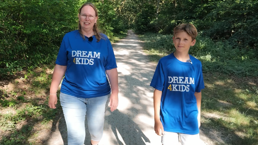 Moeder en zoon uit Huizen lopen samen de 4Daagse van Nijmegen voor het goede doel