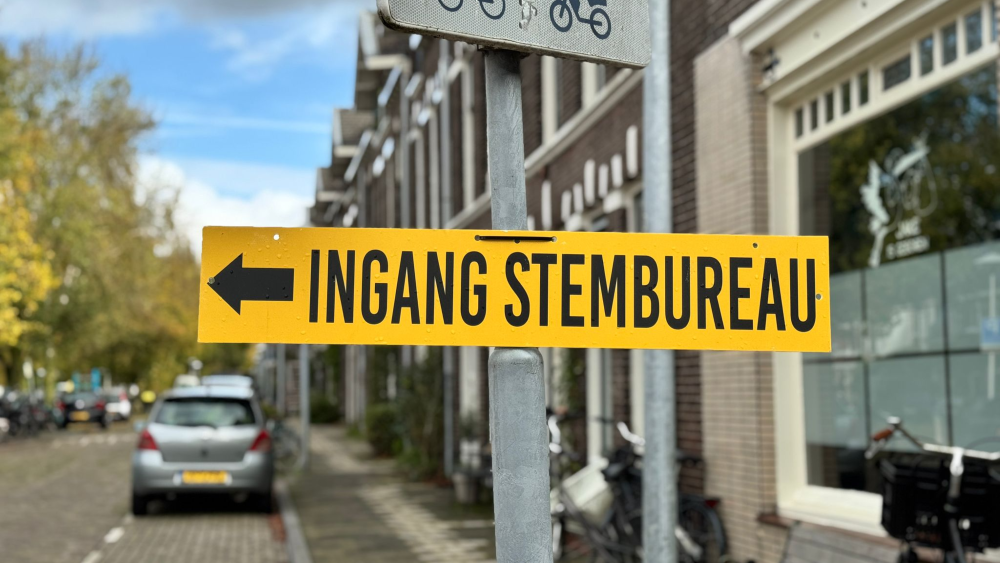 Om half acht vanochtend zijn de stembussen geopend.