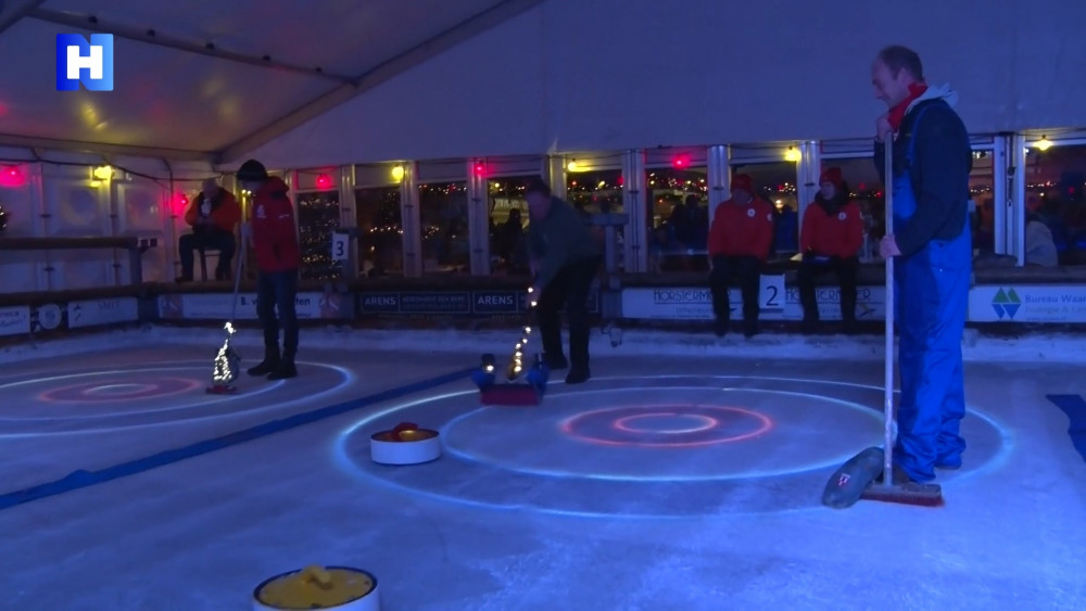 In de ban van Curling In Nederhorst den Berg strijden dertig teams om de eer van het dorp.