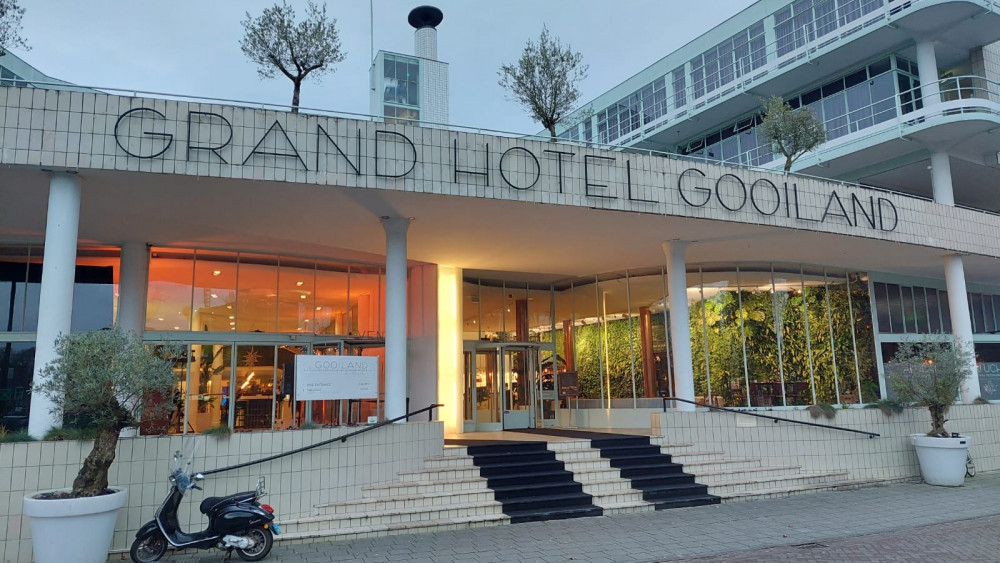 Toch uitstel besluit over extra asielzoekers in Hilversum, onderzoek naar kleine uitbreiding hotel