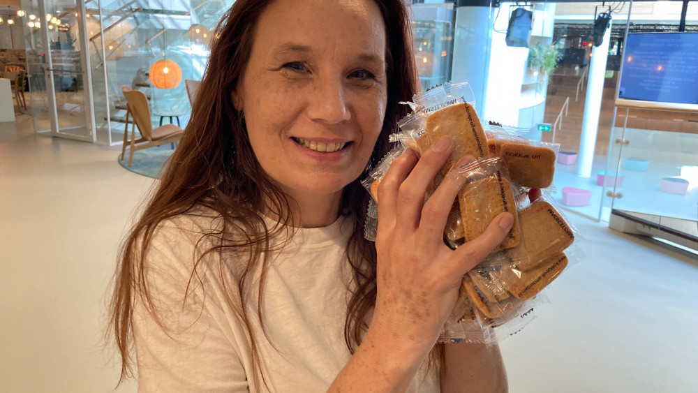 Hilversumse Mariska stopte door ziekte met sekswerk, nu bakt ze koekjes voor de horeca