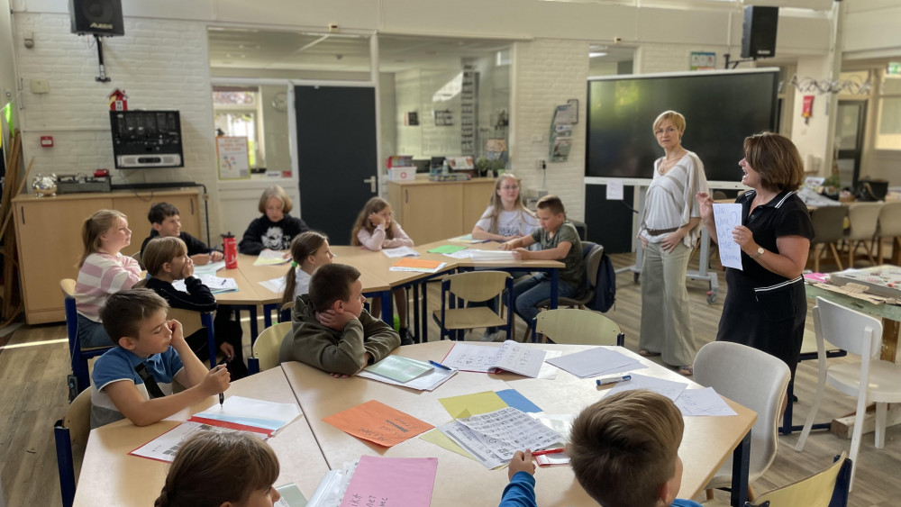 Oekraïense kinderen op zomerschool in Laren, 'Al spelend Nederlands leren' 