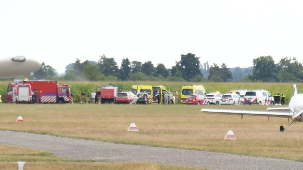 Vliegtuigje maakt noodlanding in maisveld bij Hilversum na motorproblemen 