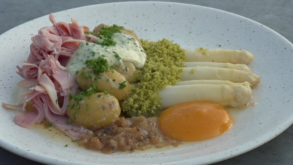 Blaricumse asperges in overvloed tijdens Aspergediner: &quot;Feestje in ons eigen dorp&quot;