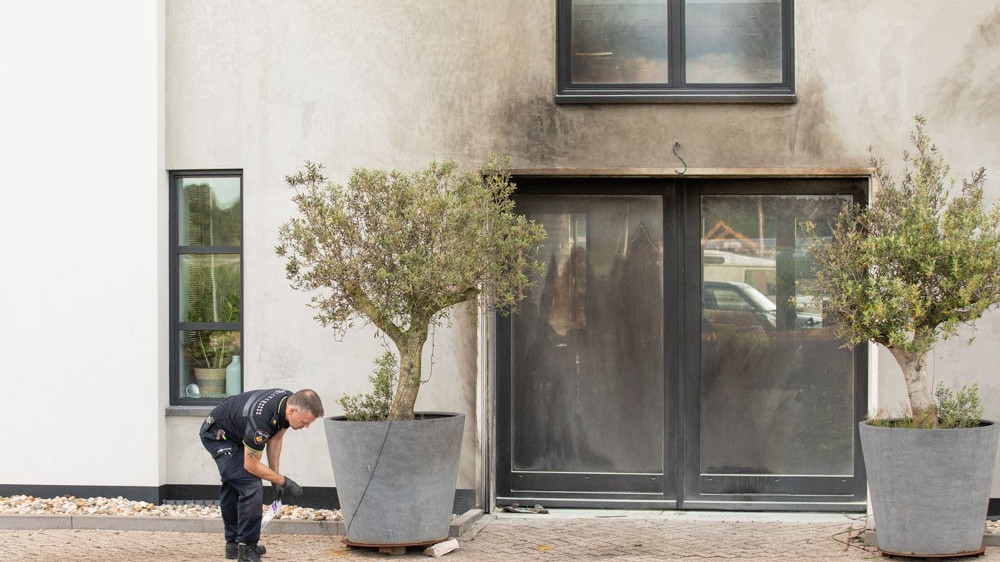 Zaandammer (20) en Amsterdammer (29) aangehouden na brandbom bij woning in Naarden
