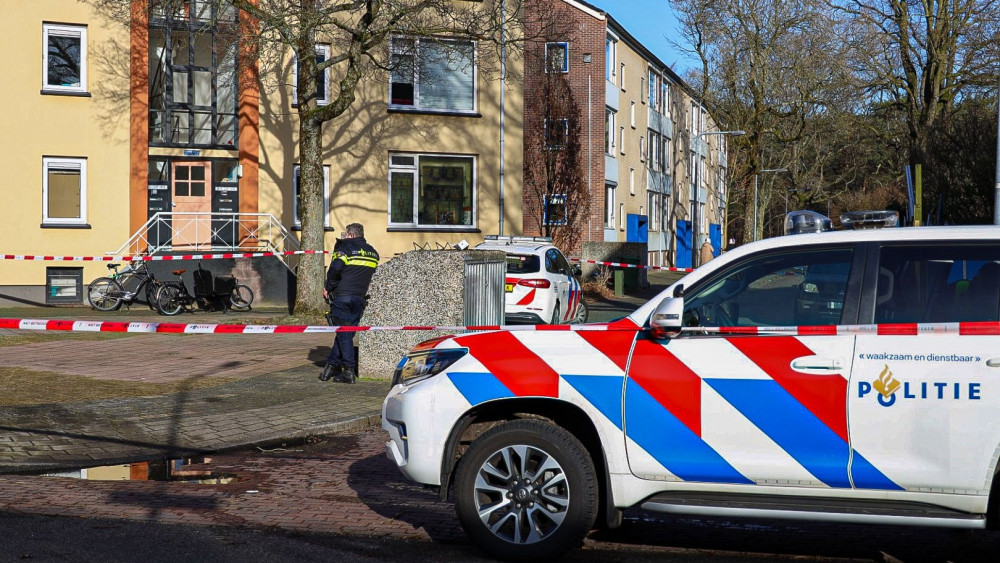 Twee gewonden bij steekpartij in Hilversum, politie zoekt verdachte