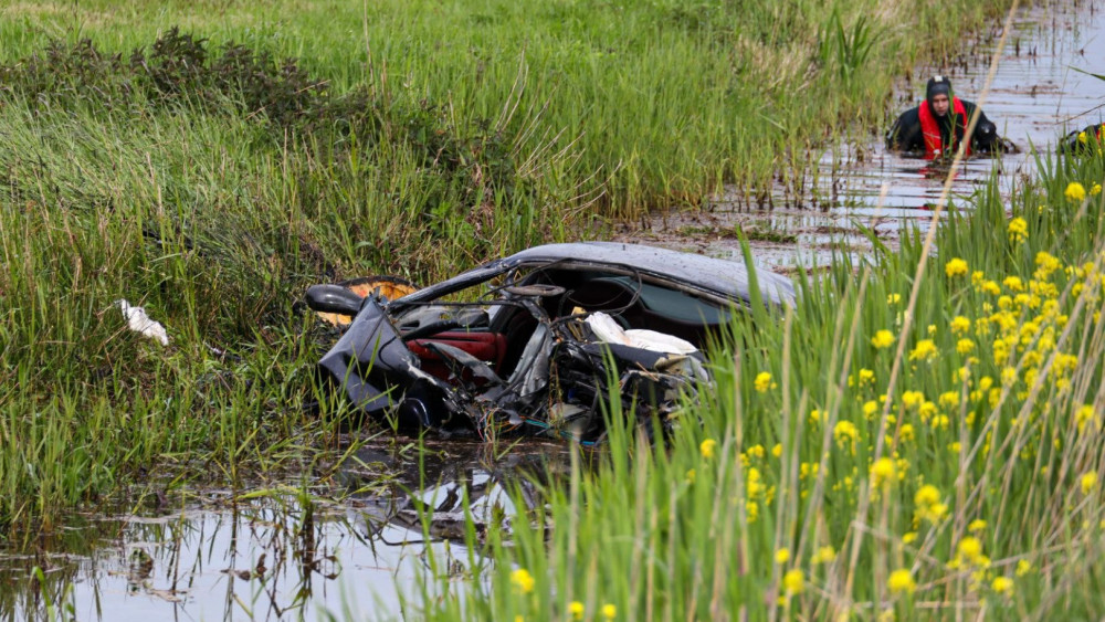 Ernstig ongeval met Maserati in Naarden; traumahelikopter ingezet 