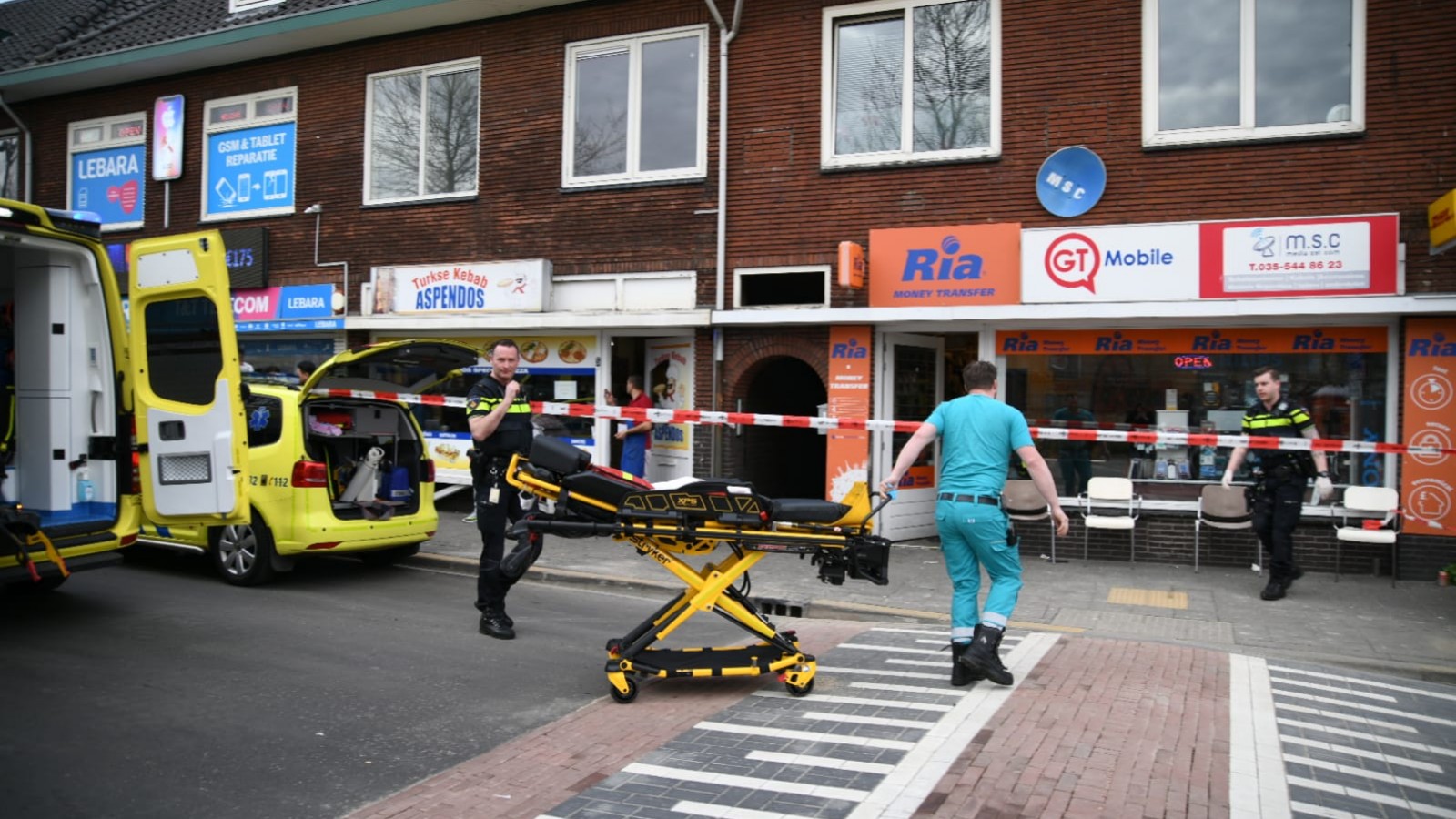 Man neergestoken achter station Hilversum, klopjacht naar dader
