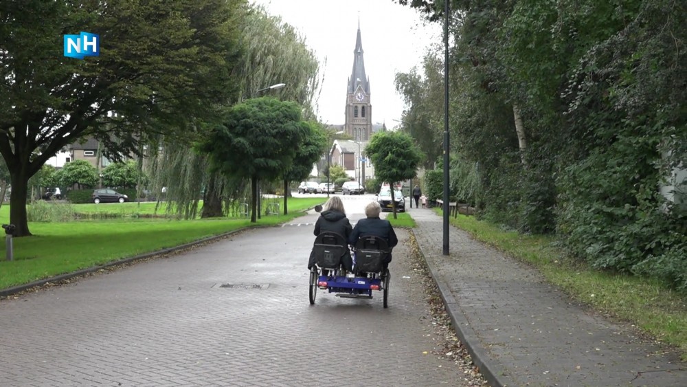 Gooise ouderen vinden duofiets een groot succes: "Zo kom je nog eens ergens"