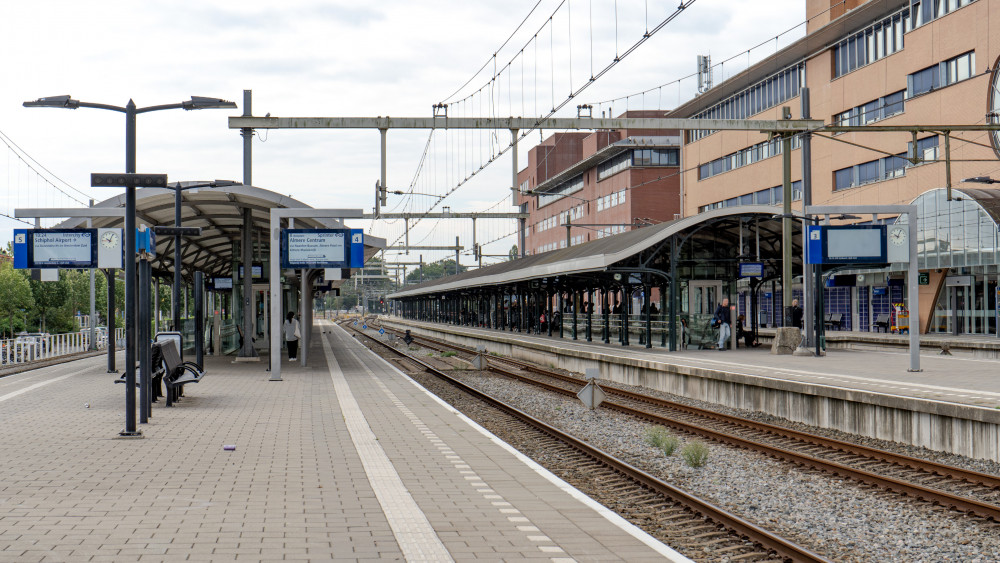 Nauwelijks treinen rond Hilversum door aanrijding en langdurige seinstoring