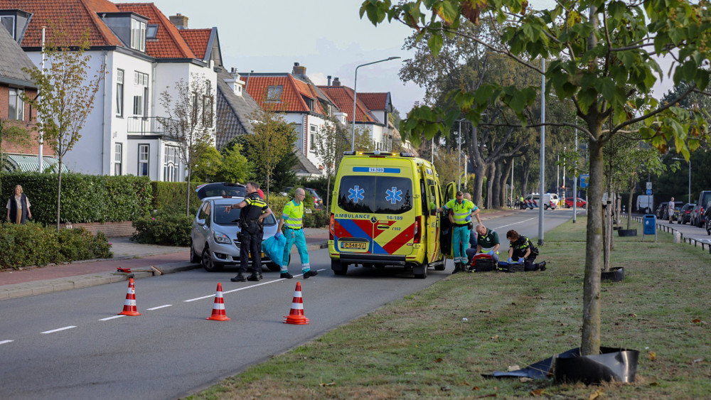Voetganger zwaargewond bij aanrijding door sportauto in Hilversum
