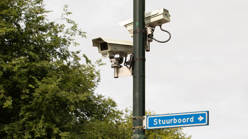 Meer beveiliging: Huizer buurt volgehangen met camera's na dreiging en aanslag