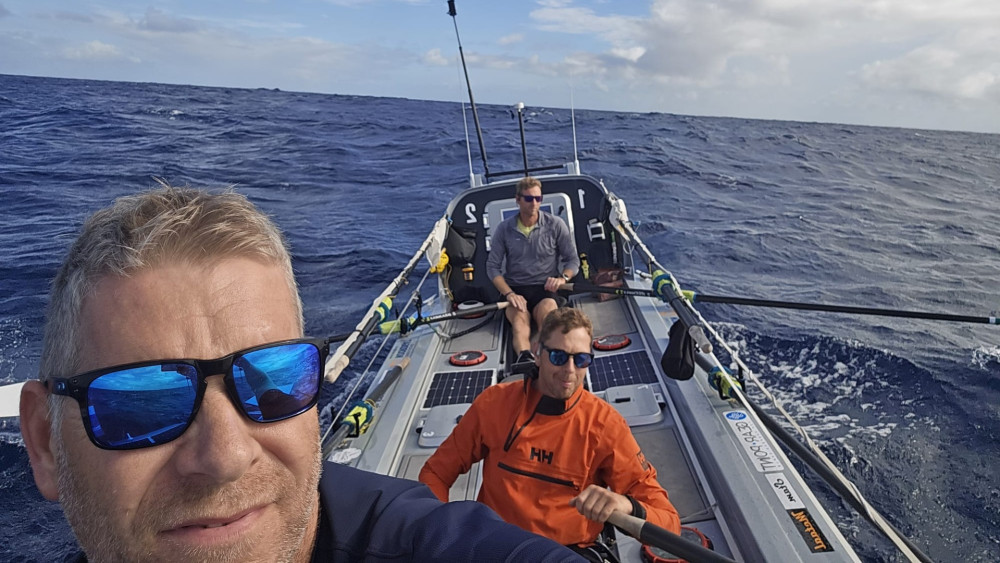 Een week op zee: roeiers trotseren weer en wind op de oceaan