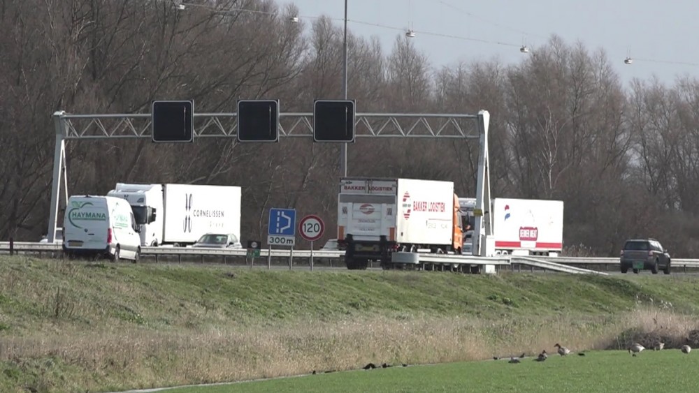 Gemeente maakt werk van door bewoners gewenste zonnegeluidswal Naarderbos