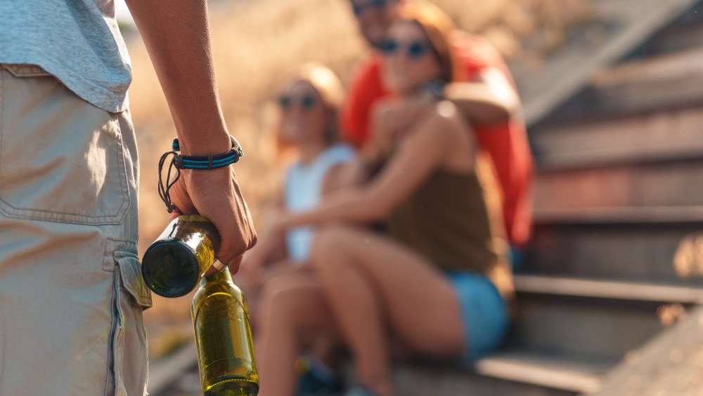 Hilversum komt met alcoholverboden voor schoolpleinen en hangplekken na overlast