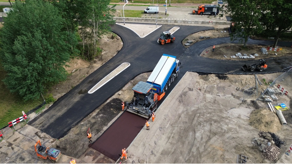 Aanleg asfalt eerder deze maand | Foto: Knipscheer Infrastructuur B.V.