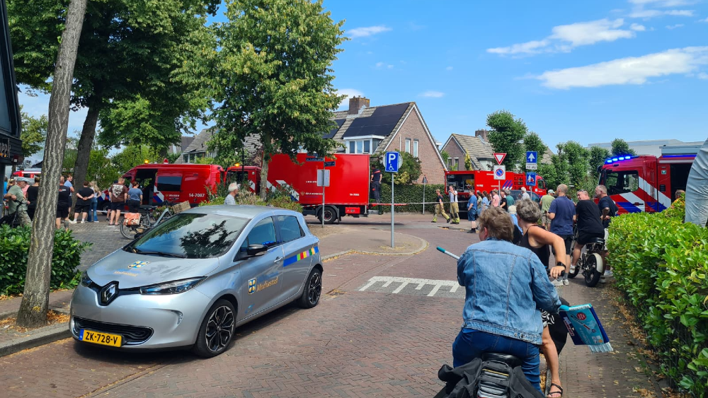 De brand in Huizen trekt veel bekijks