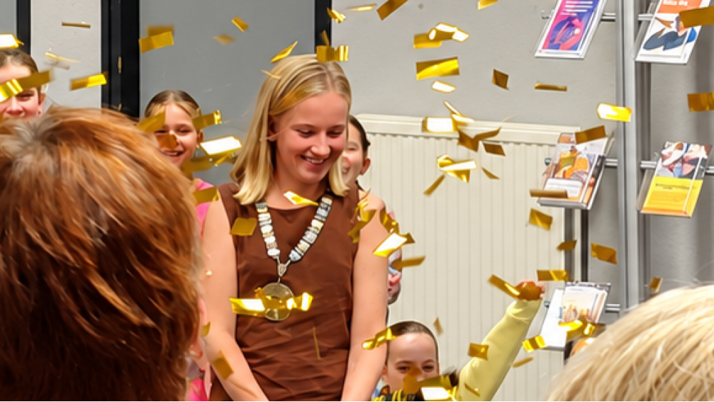 De kinderburgemeester knalt de week feestelijk af met confetti