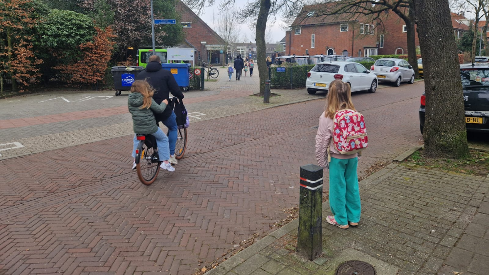 De oversteekplaats waar veruit de meeste mensen langs rijden.