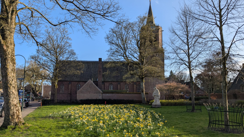 De plek waar de aanbouw moet komen.