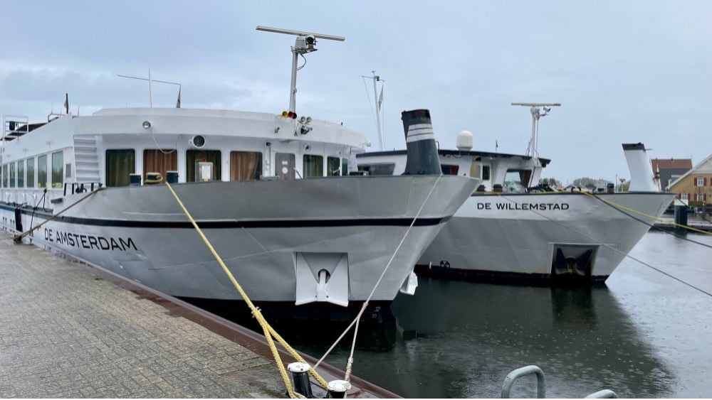 De voorgaande opvanglocatie in de haven van Huizen.