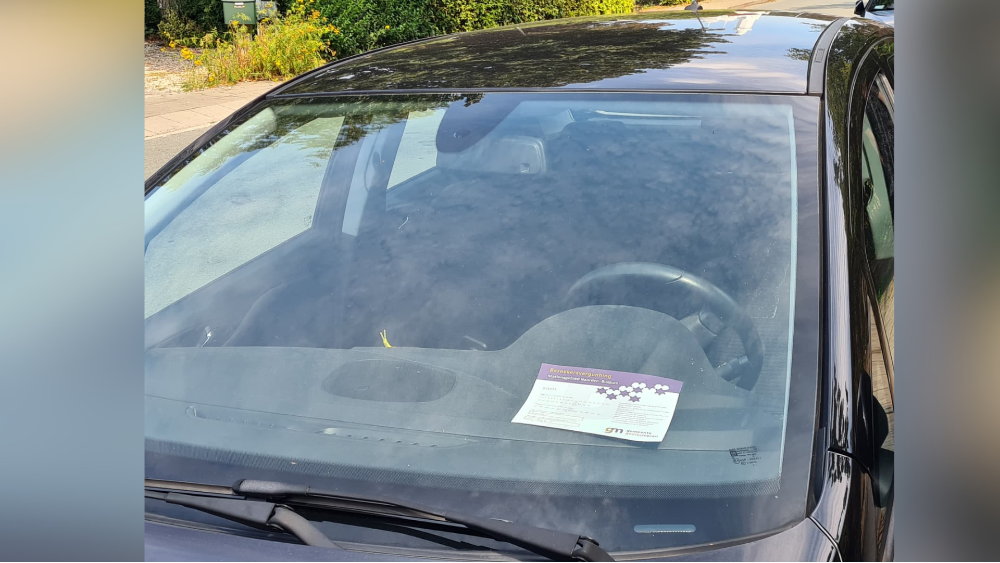 Een auto met bonnenboekje in Naarden