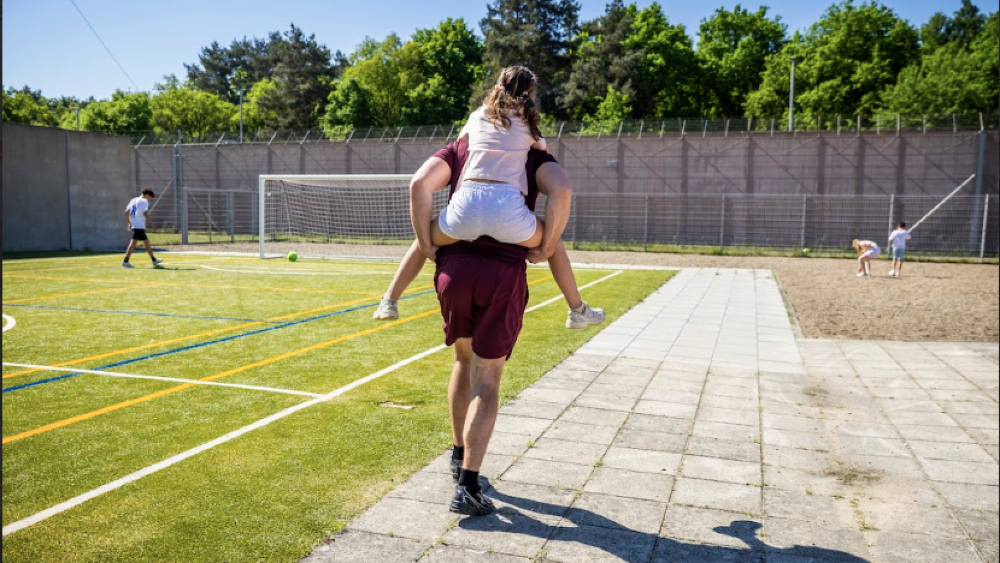 Eén van de genomineerden voor de Publieksprijs: Kinderen op kamp bij papa in de gevangenis.