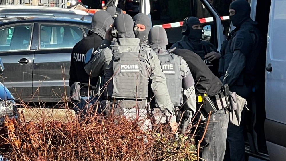 Het arrestatieteam ter plaatse.