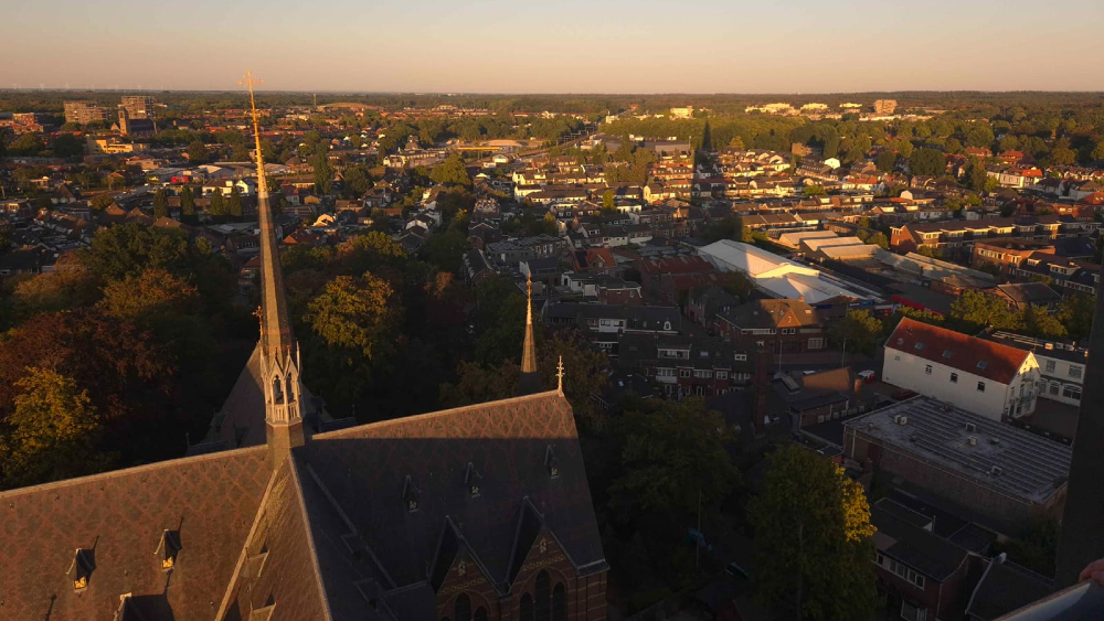 Het uitzicht vanuit de klokkentoren van de Vituskerk