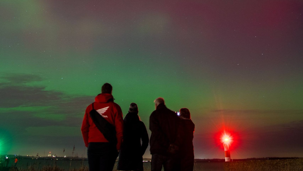 Huizen deelt foto's van het Noorderlicht.