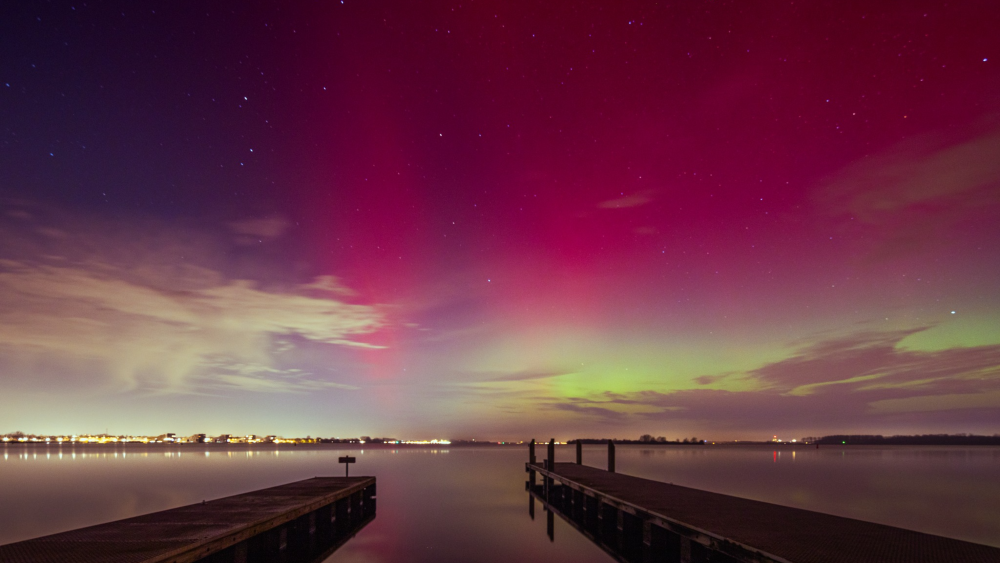 Huizen deelt foto's van het Noorderlicht.