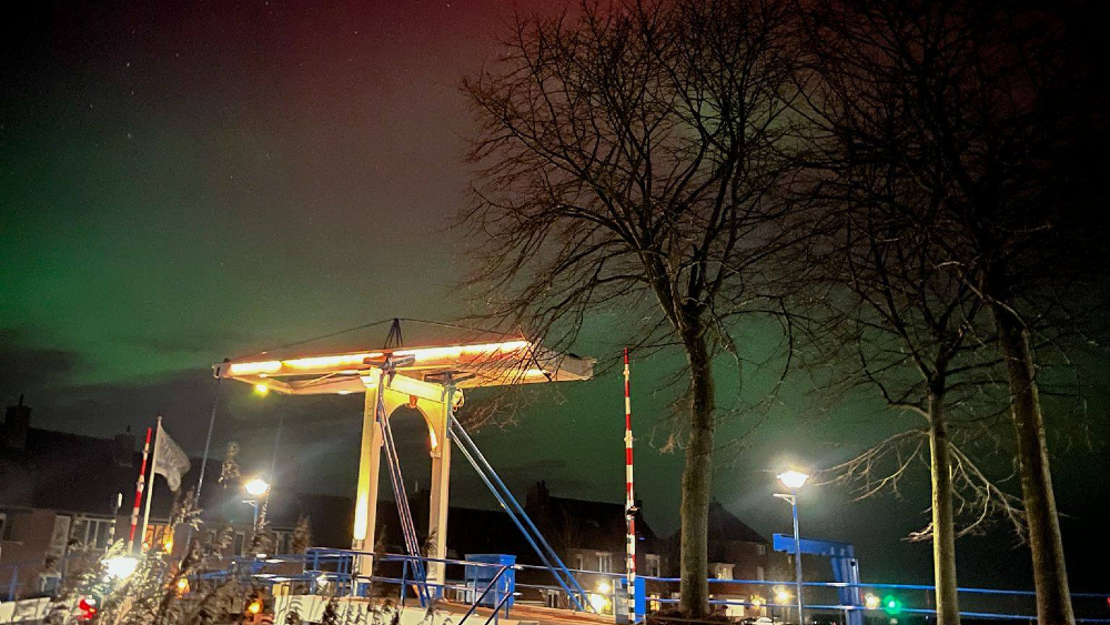 Huizen deelt foto's van het Noorderlicht.