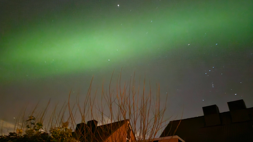 Huizen deelt foto's van het Noorderlicht.