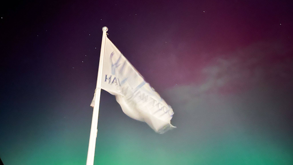 Huizen deelt foto's van het Noorderlicht.