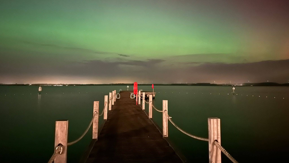 Huizen deelt foto's van het Noorderlicht.