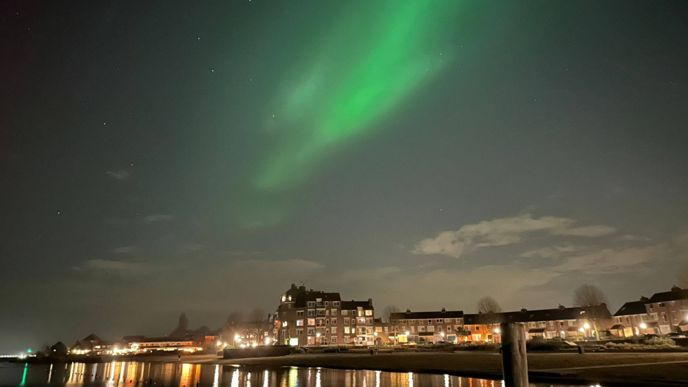 Huizen deelt foto's van het Noorderlicht.