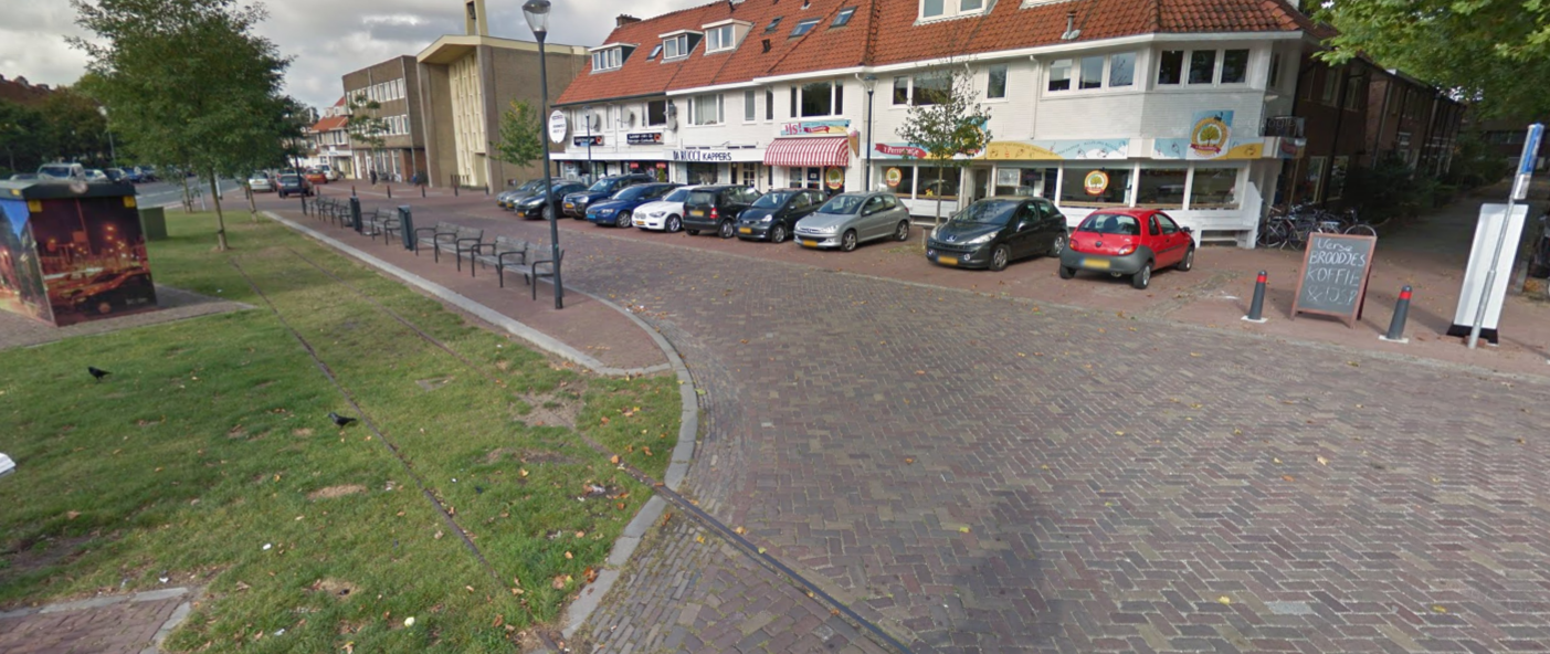 Volgens buurtbewoners hangen er regelmatig jongeren rond op de De Kleine Drift (Foto: Google Streetview)