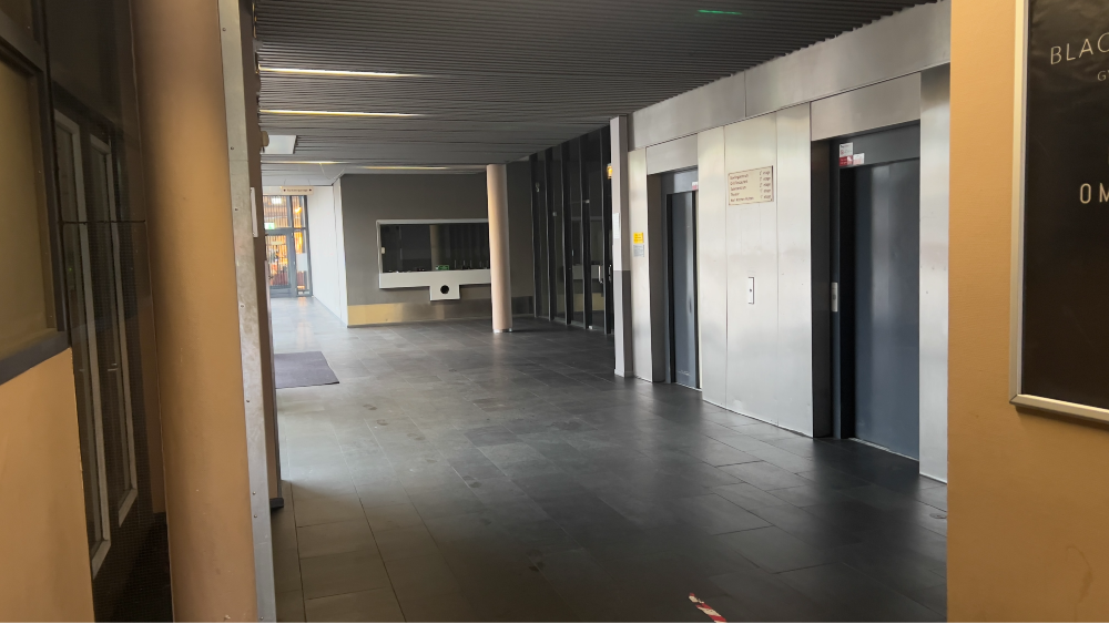 Lege hal in De Graaf Wichman Huizen